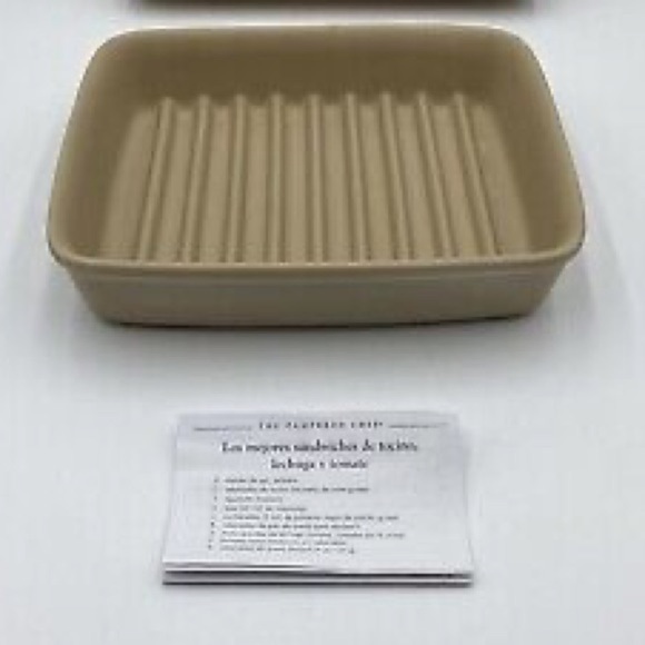 NWT Pampered Chef Small ridged baker mold beige stoneware